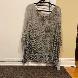 Grey top with tiger print